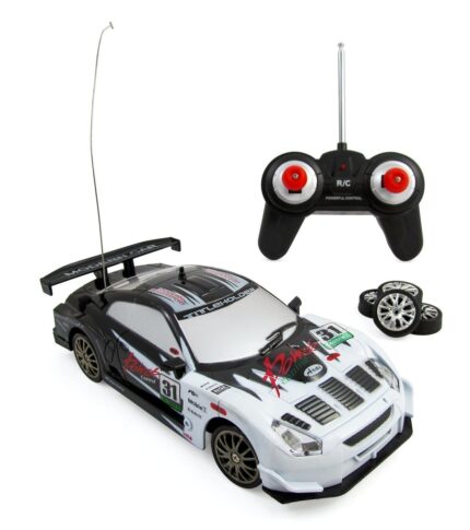 Super Fast Drift King R/C Voiture de sport télécommandée Drift Race Car 1:16+ phares, rétroéclairage, feux latéraux + 2 jeux de pneus (les couleurs peuvent varier)