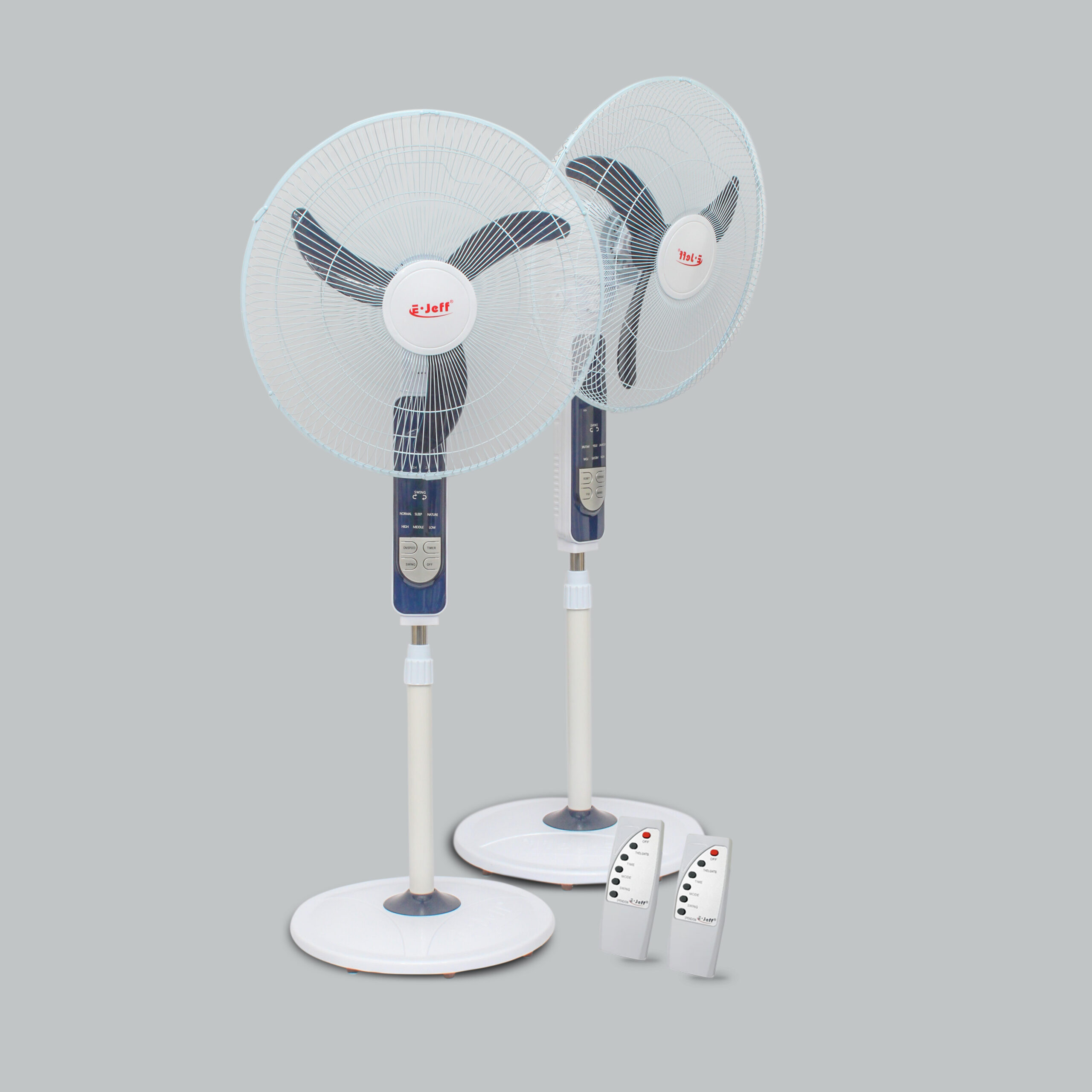 Confident businesswoman sitting on a wooden stool jobs and caree Lot de 2 Ventilateurs Télécommandés Silencieux - EJEFF - Blanc – Image 1