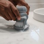 Brosse de Nettoyage Intelligente avec Distributeur de Savon Intégré – Image 5