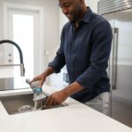 Brosse de Nettoyage Intelligente avec Distributeur de Savon Intégré – Image 4