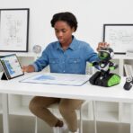 Robot Jouet Éducatif Télécommandé MAX - Danse, Chante et Raconte des Histoires – Image 6