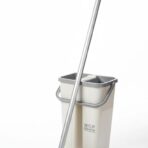 Mop Plat Auto-Essorant 'Scratch' avec Seau à Double Compartiment – Image 5