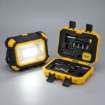 Lampe de Camping Solaire 2-en-1 JUNFOI JF-7769-A – Projecteur LED + Boîte à Outils Intégrée